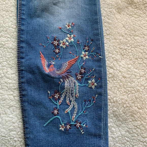 Black Daisy Size 3 Relaxed Skinny Jean Embroidered - Picture 7 of 10